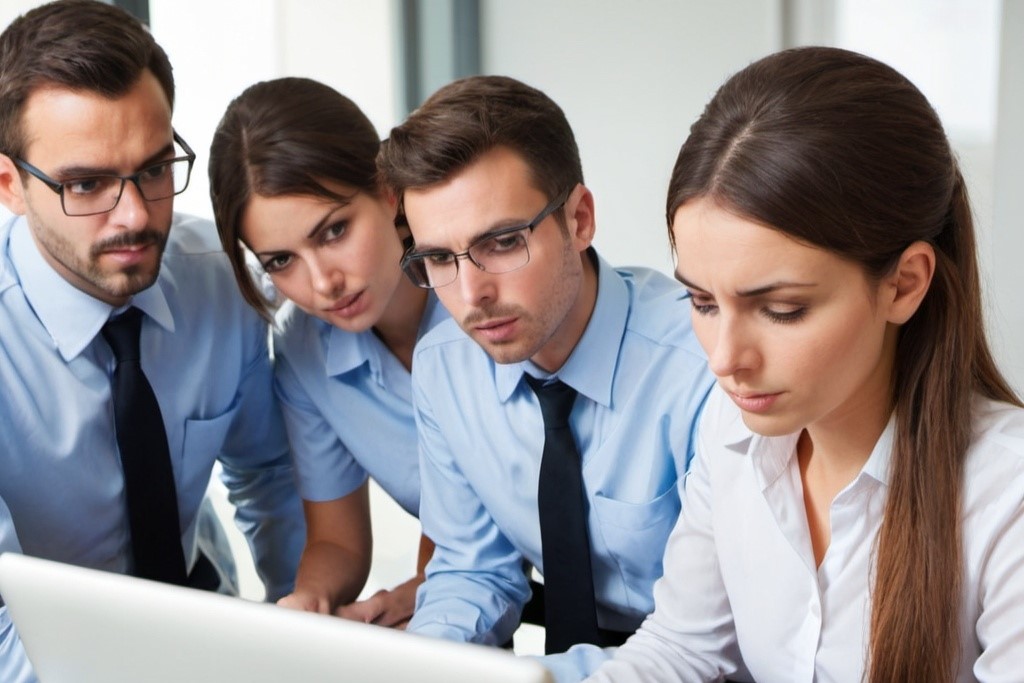 Benefits of IT Outstaffing vs. Traditional Hiring